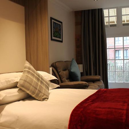 Waters Edge At Cocoa Suites York Bagian luar foto