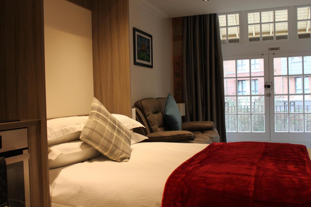 Waters Edge At Cocoa Suites York Bagian luar foto