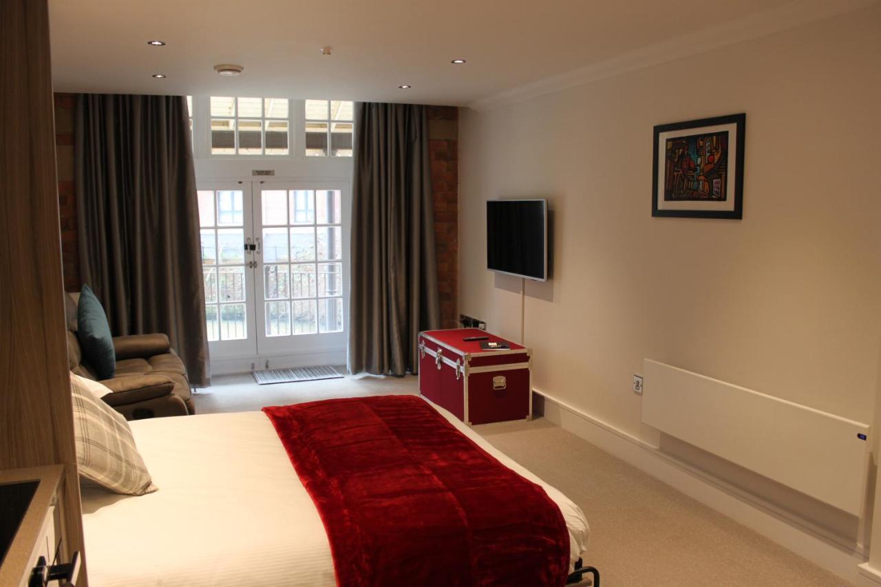 Waters Edge At Cocoa Suites York Bagian luar foto