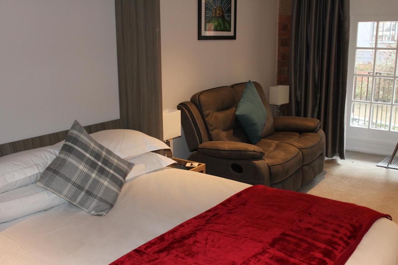 Waters Edge At Cocoa Suites York Bagian luar foto